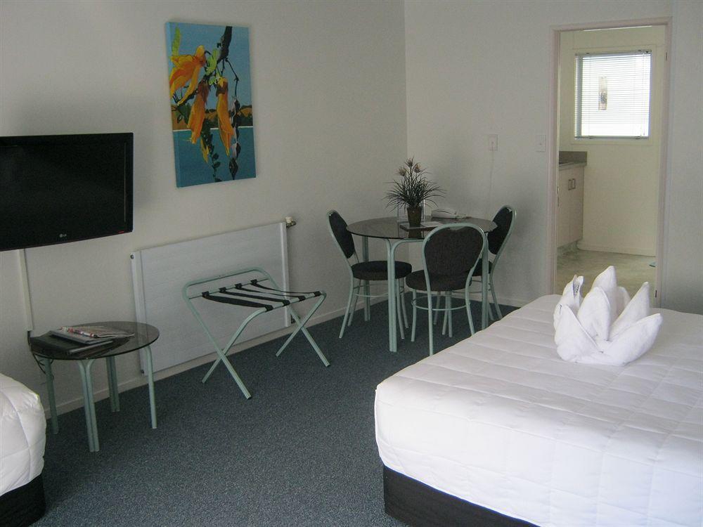 Palm Court Motor Inn Роторуа Экстерьер фото